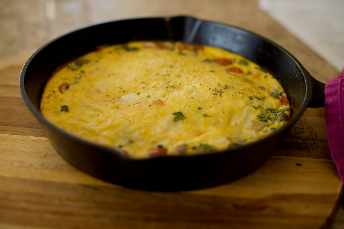 Frittata met spinazie, tomaat, champignons, kruiden en geitenkaas