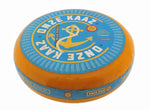 ONZE KAAZ Belegen 35+, hele kaas van bovenaf met het label, Onze Kaaz kaas kopen bij Kaasdok.nl