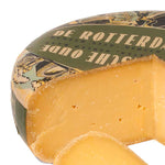 Overjarige brokkel 100 WK De Rotterdamsche Oude kaas 48+, detailfoto van het snijvlak, De Rotterdamsche Oude kaas kopen bij Kaasdok.nl